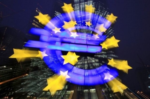 Икономист: Еврото е икономическа и политическа катастрофа