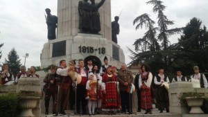 Стотици търновци се събраха за емоционален концерт и подписка против