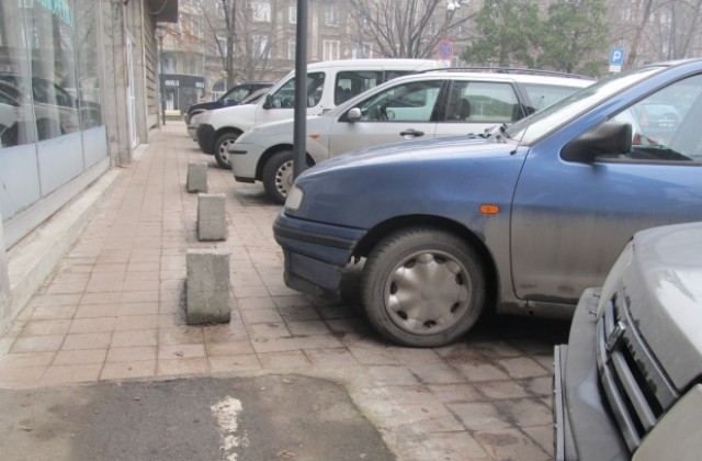 Заснеха 115 неправилно паркирани коли в София за ден