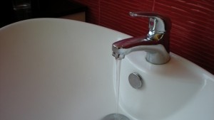 Някой спря водата Кой