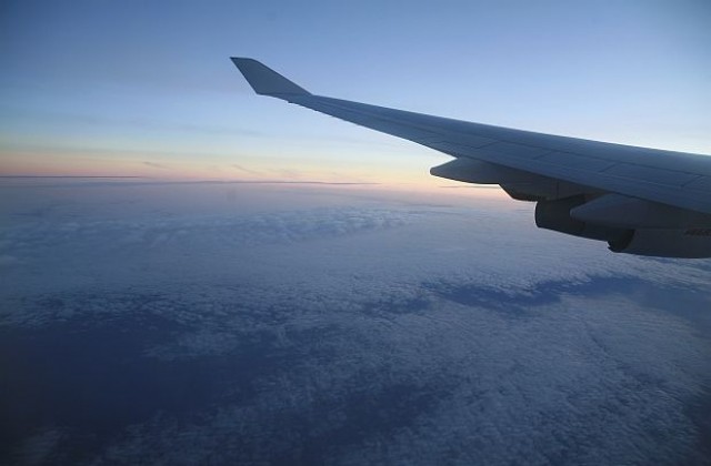Пътнически самолет с 10 души на борда изчезна в Индонезия