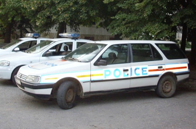 Откраднаха 500 евро и лични документи от автомобил в Добрич