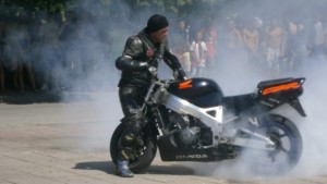 Шум от мотори буди варненци