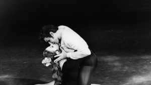 В Санкт Петербург откриха изложба Божествената Мая за Плисецкая