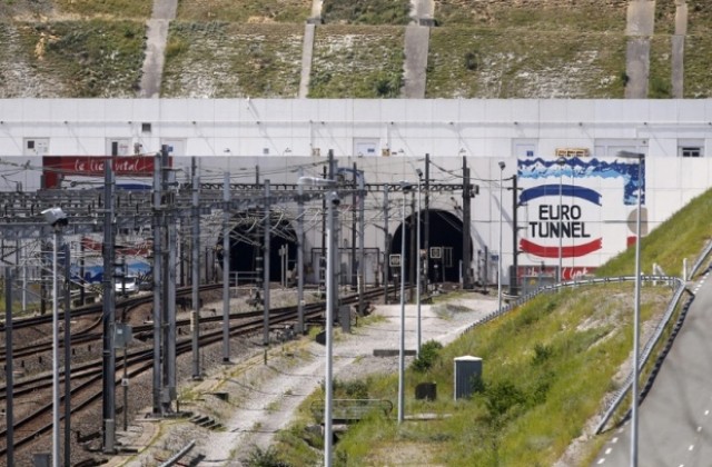Възобновено е движението на тунела под Ламанша