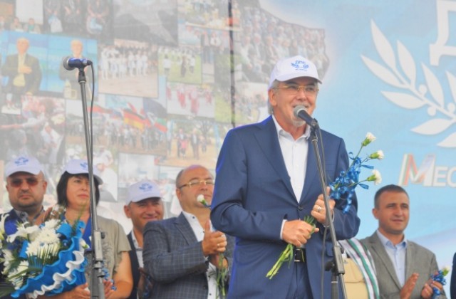 ЦИК: „Кой уши байрака” на турски не е нарушение