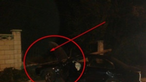 Мъж влетя с колата си в къща във Владиславово