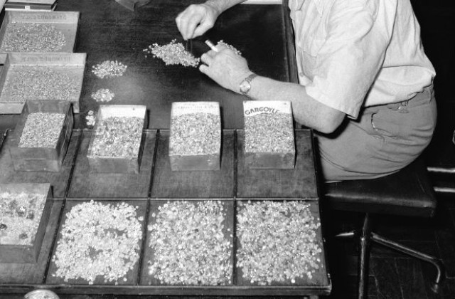 Русия дава под аренда участъци за добив на малки диаманти