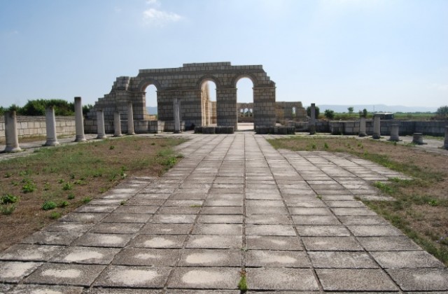 Реставрират комплекса „Плиска” под купол за 300 000 лв.