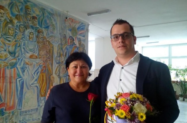 Йордан Йорданов поздрави първите си учителки за техния професионален празник