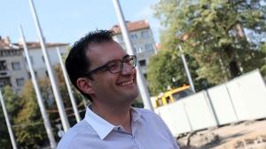 Изграждат нови пешеходни зони и разширени спирки за градския транспорт