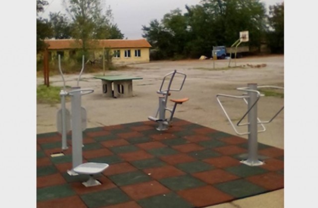Откриха на нова спортна площадка в село Стефан Караджово