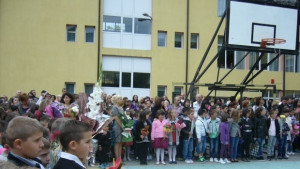 767 са подадените молби за отпускане на помощ за първокласници