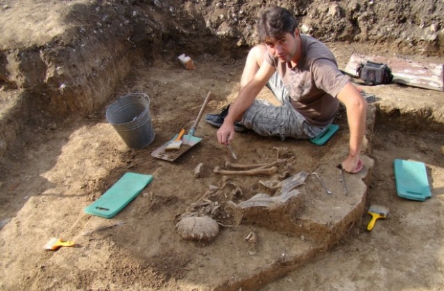 Архeологически разкопки се проведоха в село Каменово през 2015 г.
