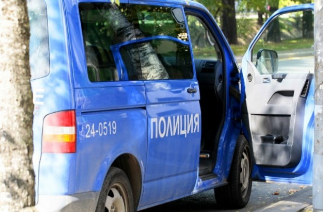 Задържаха 107 чужденци след акция в София