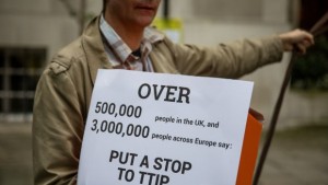 Петиция срещу споразумението за свободна търговия между ЕС и САЩ