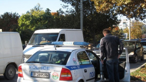 Младежка компания поела с автомобила си убитият по пътя за