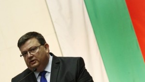 Цацаров видя резерви за повисоки заплати на магистратите