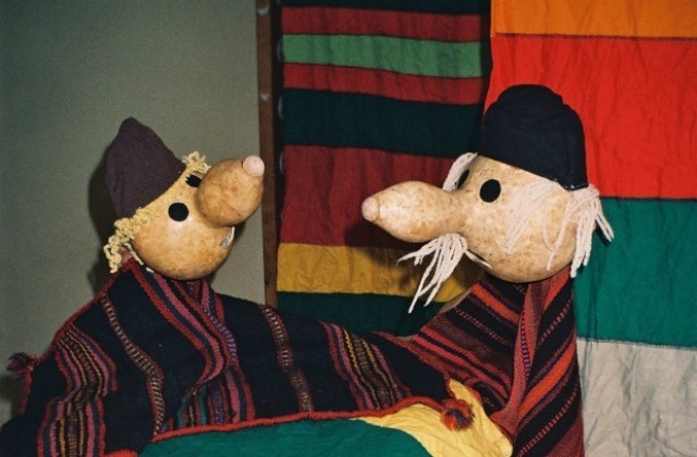 Хитър ли е Хитър Петър в Куклен театър ВЕСЕЛ?