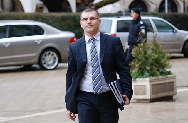 Симеон Дянков напуска Руската икономическа школа