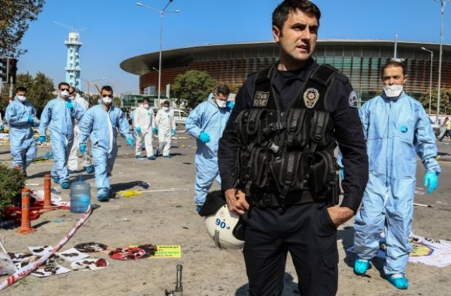 Броят на убитите при кървавия атентат в Анкара расте