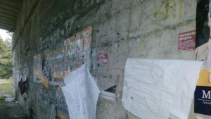 Кандидати за кметове облепили блокове и трафопостове с плакати