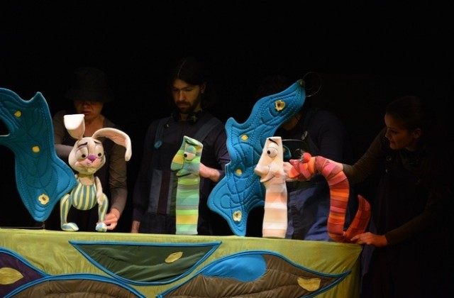 Спектакъл за телефон 112 в кукления театър