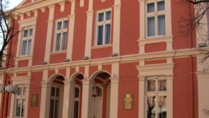 Еднакви в храма на Клио