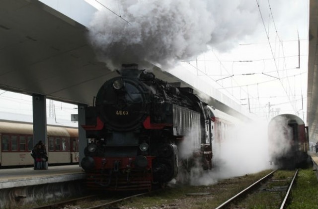 Мощният парен локомотив Баба Меца тръгва от София за Банкя