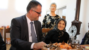 95годишната баба Мона Никога през живота си не съм помисляла