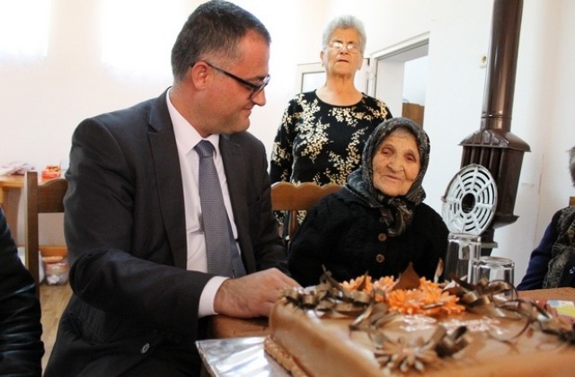 95-годишната баба Мона: Никога през живота си не съм помисляла лошо на някого