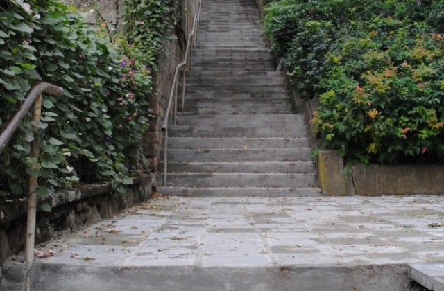 Приключва ремонтът на стълбищната улица Братя Белчеви във В. Търново