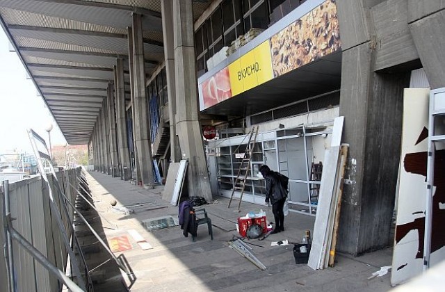 Ремонтът на столичната Централна гара се движи със закъснение