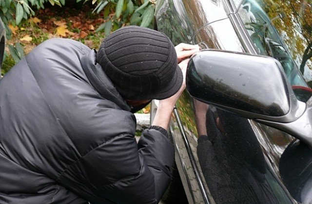 Спипаха крадец, тарашил автомобили