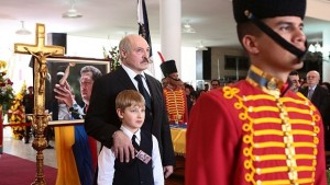 Защо 11годишният син на Лукашенко е в светлината на прожекторите