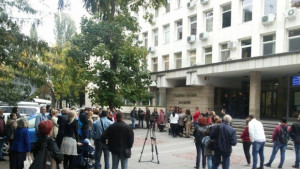 Десетки пловдивчани протестираха пред съда настояха за посурови наказания за