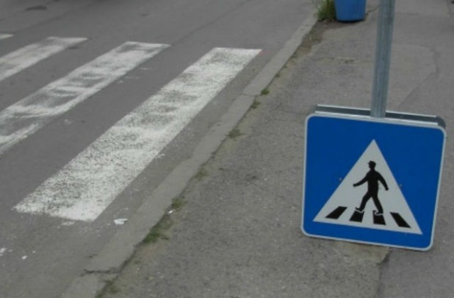 Учат децата на правилата за безопасно движение на пешеходци и автомобили