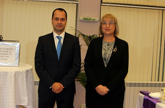 Цецка Цачева подкрепи Калин Каменов