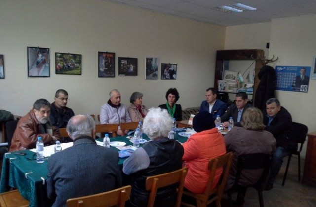 Георги Недев и кандидати за общински съветници посетиха Клуба на военноинвалидите