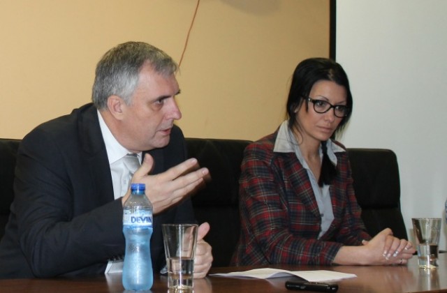 Министър Калфин в Търговище: Няма да допуснем хаос пред социалните служби