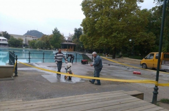 Пет месеца след откриването на Пеещите фонтани в Пловдив започнаха ремонти (СНИМКИ)