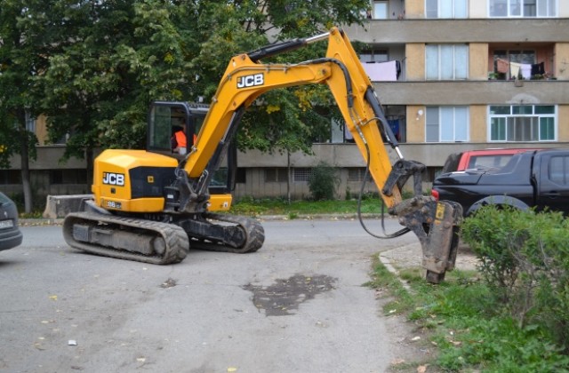 Първа копка на подмяна на 2 километра водопровод в кв.Васил Левски