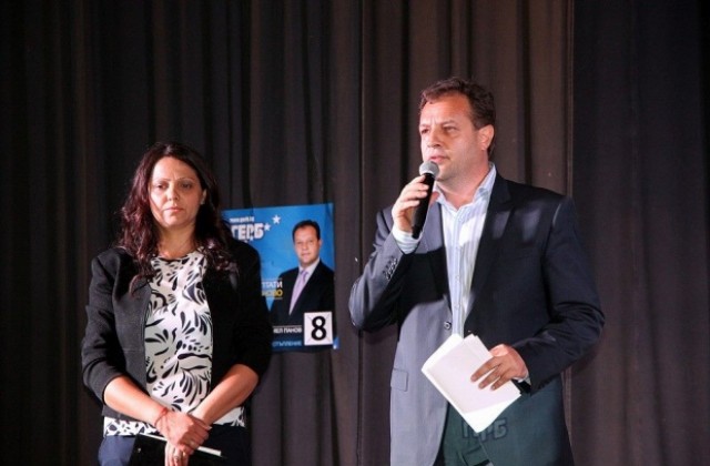 На среща с Даниел Панов: Жителите на Дебелец поискаха обновяване на площада и канализацията