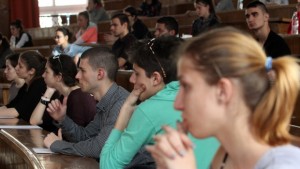 Студенти завлекли с над половин милион държавата