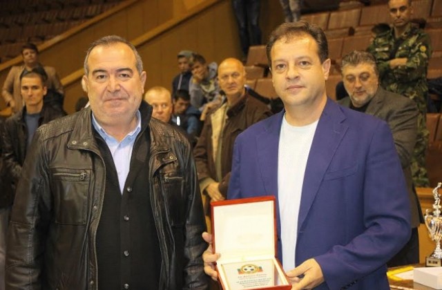 Даниел Панов бе отличен за цялостен принос към националната програма „Децата и футболът”