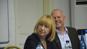 Проф Анелия Клисарова Едно училище една сграда един директор