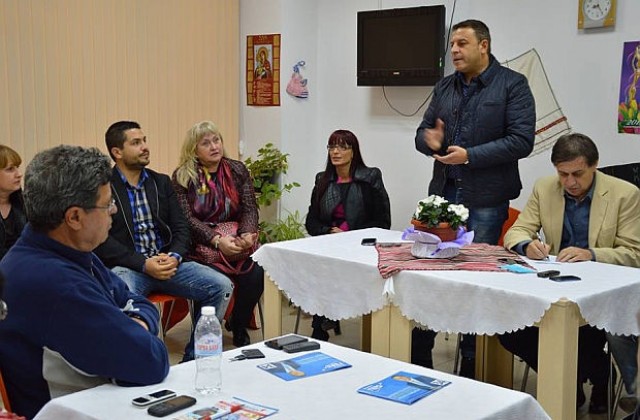 Камбитов: Ще санираме почти всички блокове в Еленово