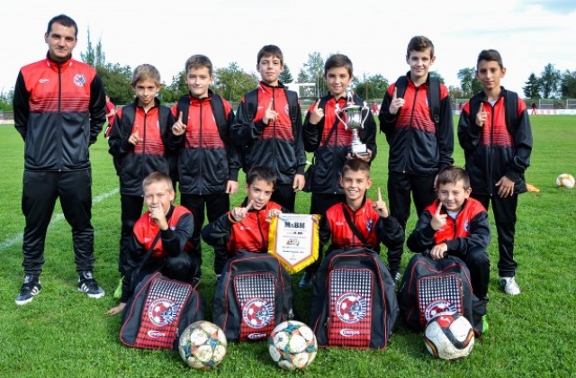 „Локомотивчетата” от набор 2004 са първенци на турнира М&ВМ