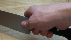 Длъжник отряза пръст от ръката си