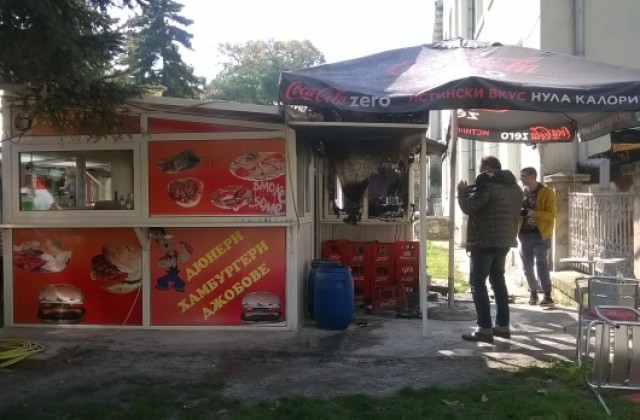 Пожар в заведение до ОУ Отец Паисий вдигна на крак огнеборците